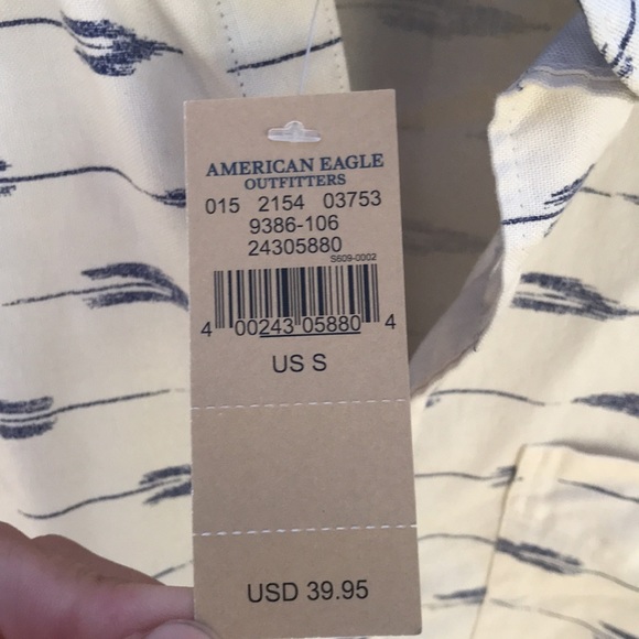 NWT American Eagle Men’s S Cream & Navy Retro Print Casual Button-Up Shirt - Picture 3 of 8